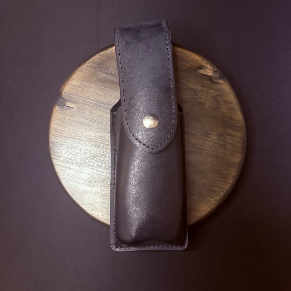 Safariland MK9 Mace Pouch 38-6-2 Plain Black Leather Chrome Snap 2.25 Belt Loop